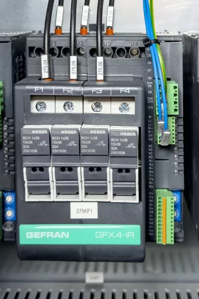 Controllori di potenza avanzati per impianto di estrusione 150 MN: precisione, affidabilit&agrave; e scalabilit&agrave;