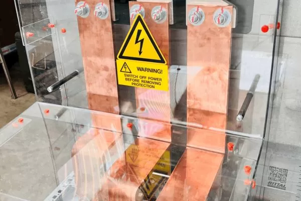 Integrazione su misura: connessione condotto sbarre 