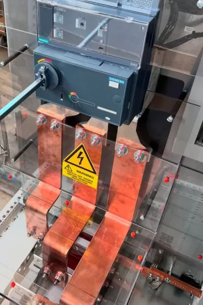 Integrazione su misura: connessione condotto sbarre 